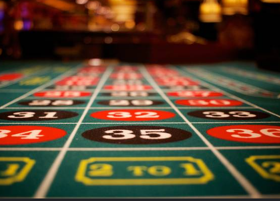 etiket-tak-tertulis-di-meja-casino-tradisional