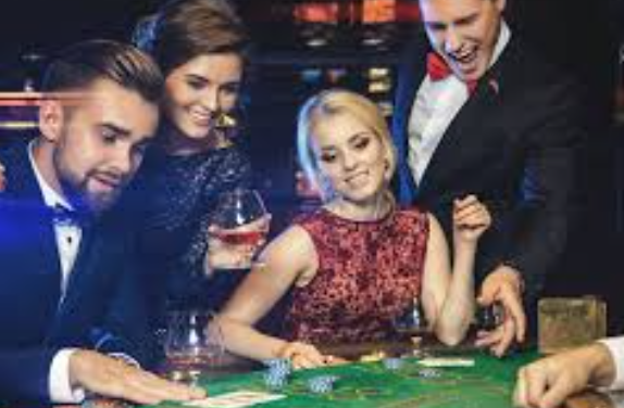 outfit-hitam-minimalis-untuk-tampil-berkelas