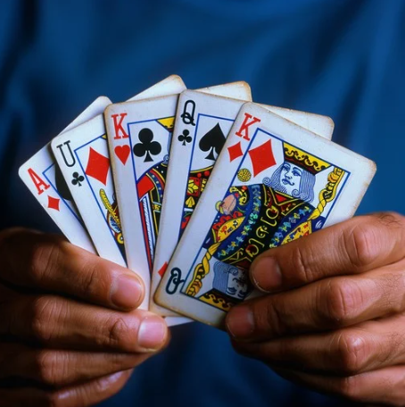 mitos-dan-fakta-royal-flush-dalam-permainan-casino