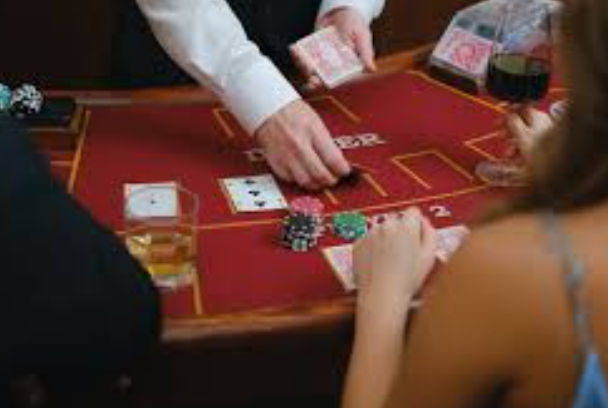 rutinitas-kerja-dealer-casino-di-meja-permainan